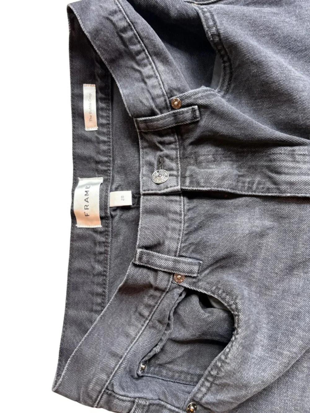 Frame's The Bubble Crop frayed high-rise barrel leg jeans size 28 - Picture 5 of 8